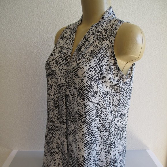 VIOLET + CLAIRE White Leopard Print Top - Picture 8 of 11